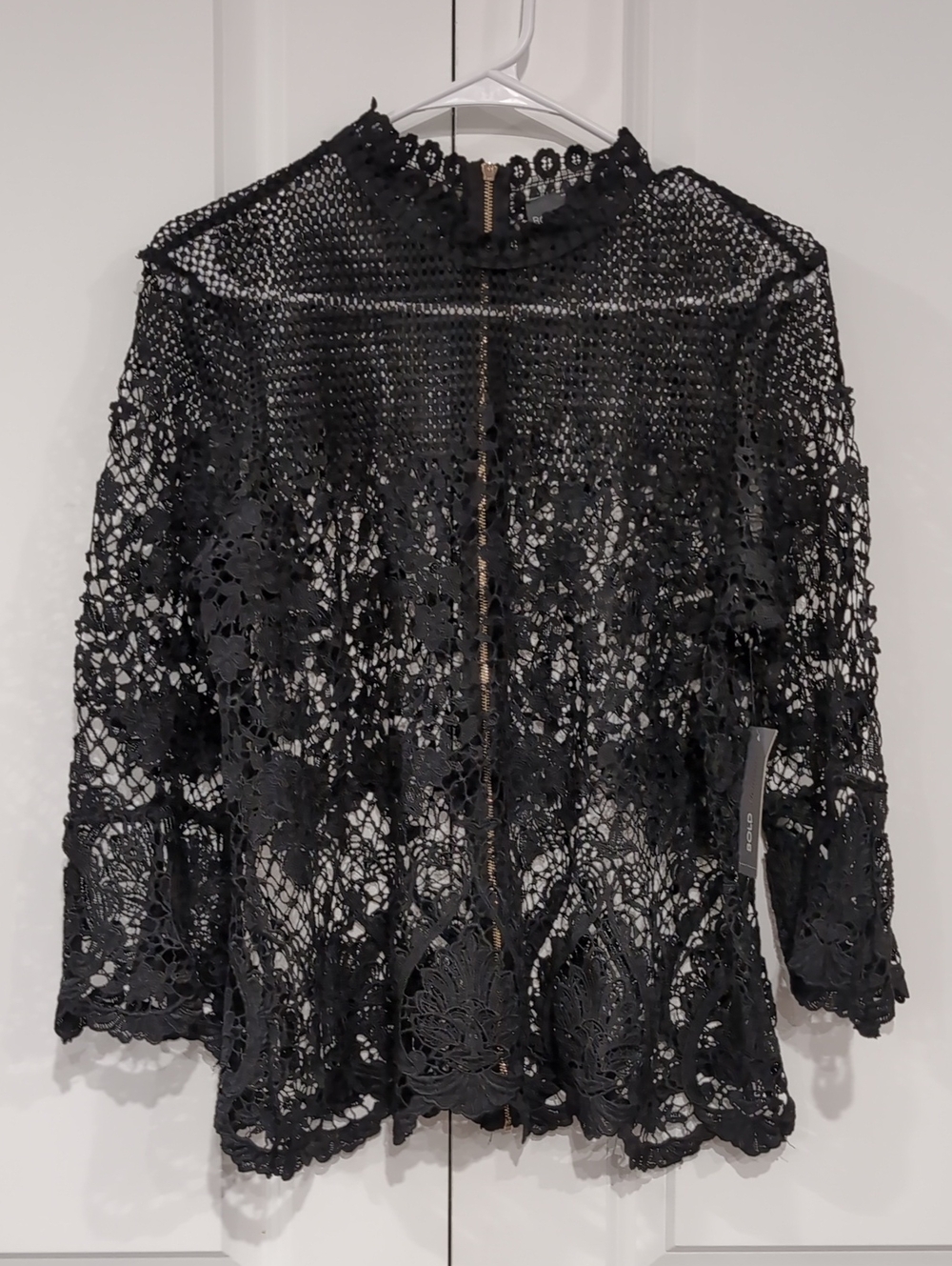 BOLD elements Black Floral Crochet Zip-Back Lace Blouse